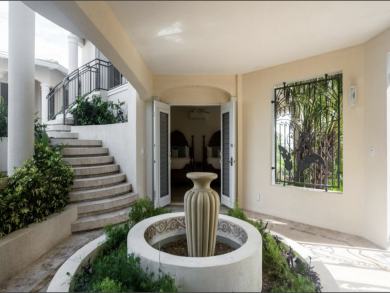 Contemporary Four Bedroom on Grace Bay